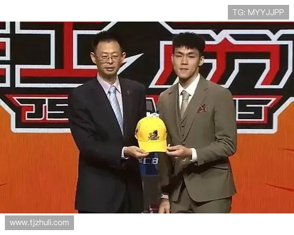 杨曦皓计划试训福建一队 庞峥麟或将在前几顺位被选中为中心 杨曦皓计划试训福建一队 庞峥麟或将在前几顺位被选中为中心